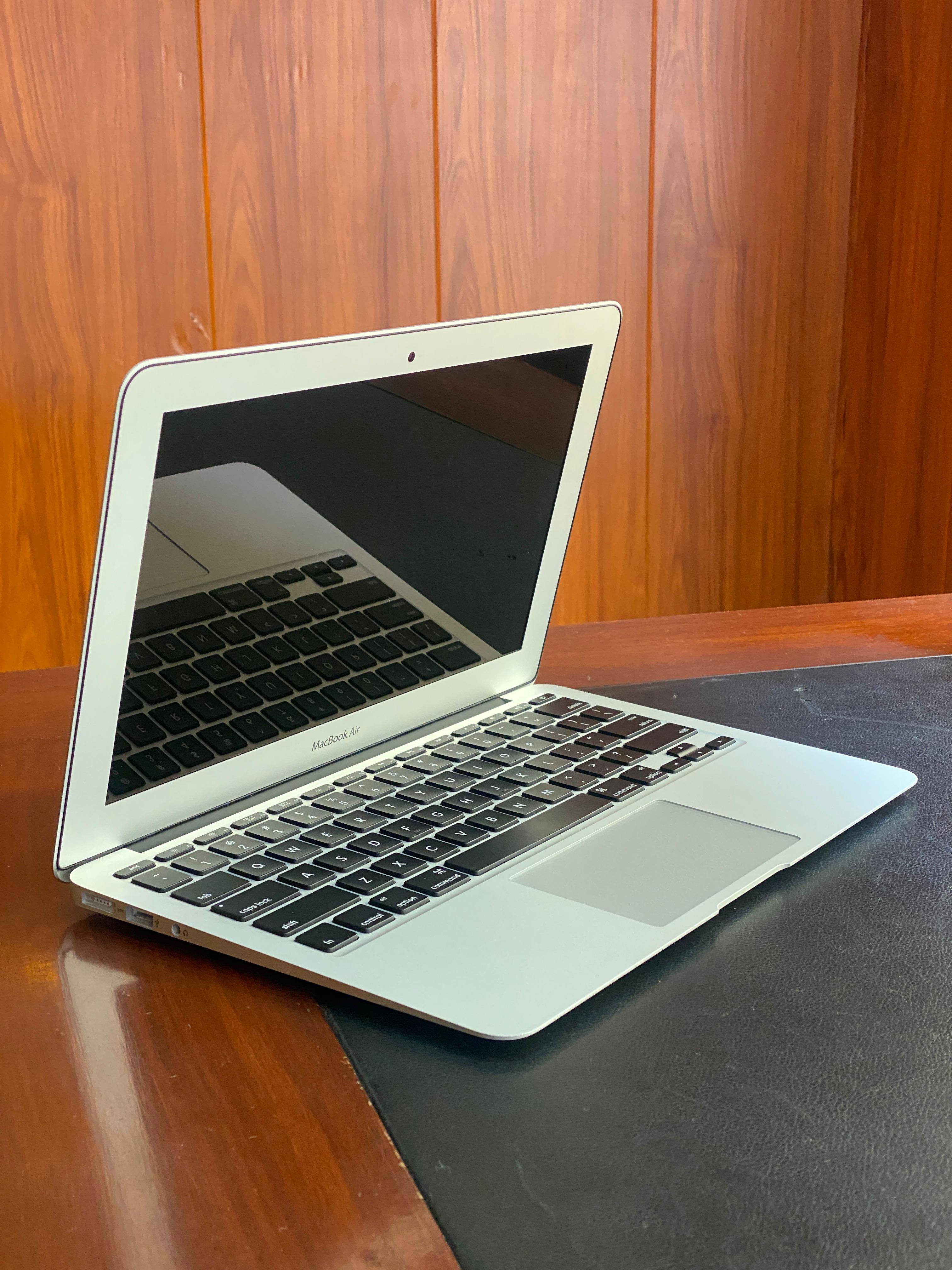 Apple MacBook Air 2015 | 128GB SSD | 4GB RAM | 1.6GHz Intel Core i5 | 5th Gen | 11.6-inches Display | 4 Hours Battery | MacBook