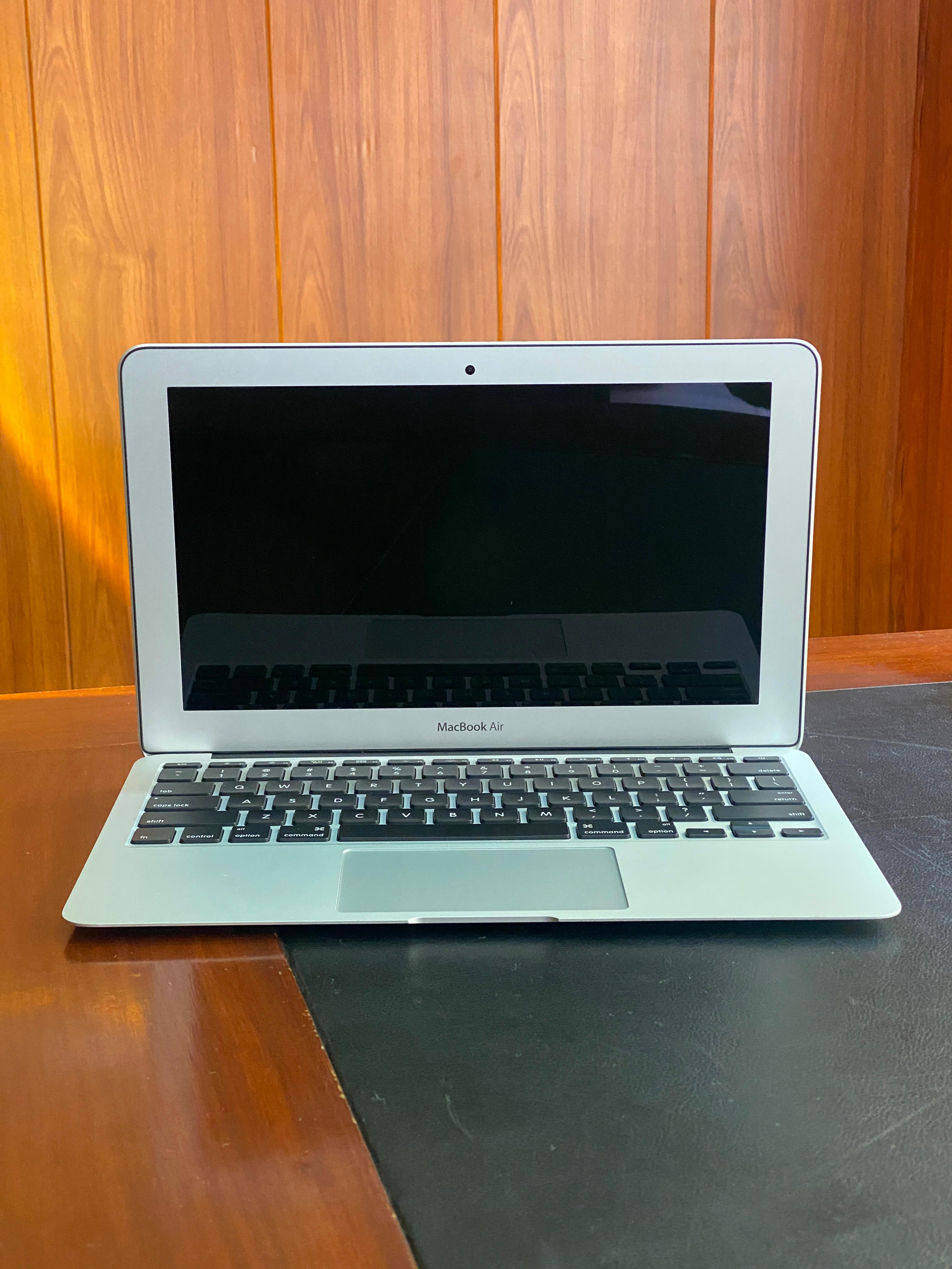 Apple MacBook Air 2015 | 128GB SSD | 4GB RAM | 1.6GHz Intel Core i5 | 5th Gen | 11.6-inches Display | 4 Hours Battery | MacBook